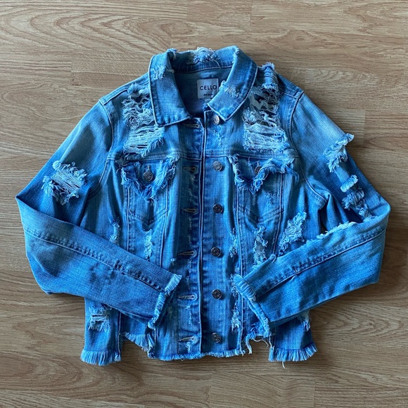 Akira Distressed Cropped Denim Jacket - Picture 2 of 3